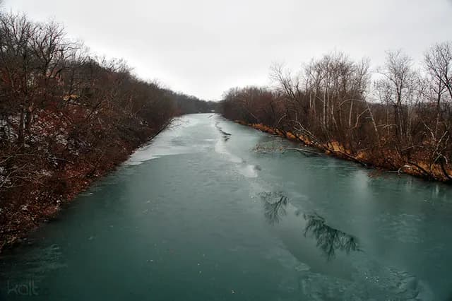 James River near Springfield in winter.